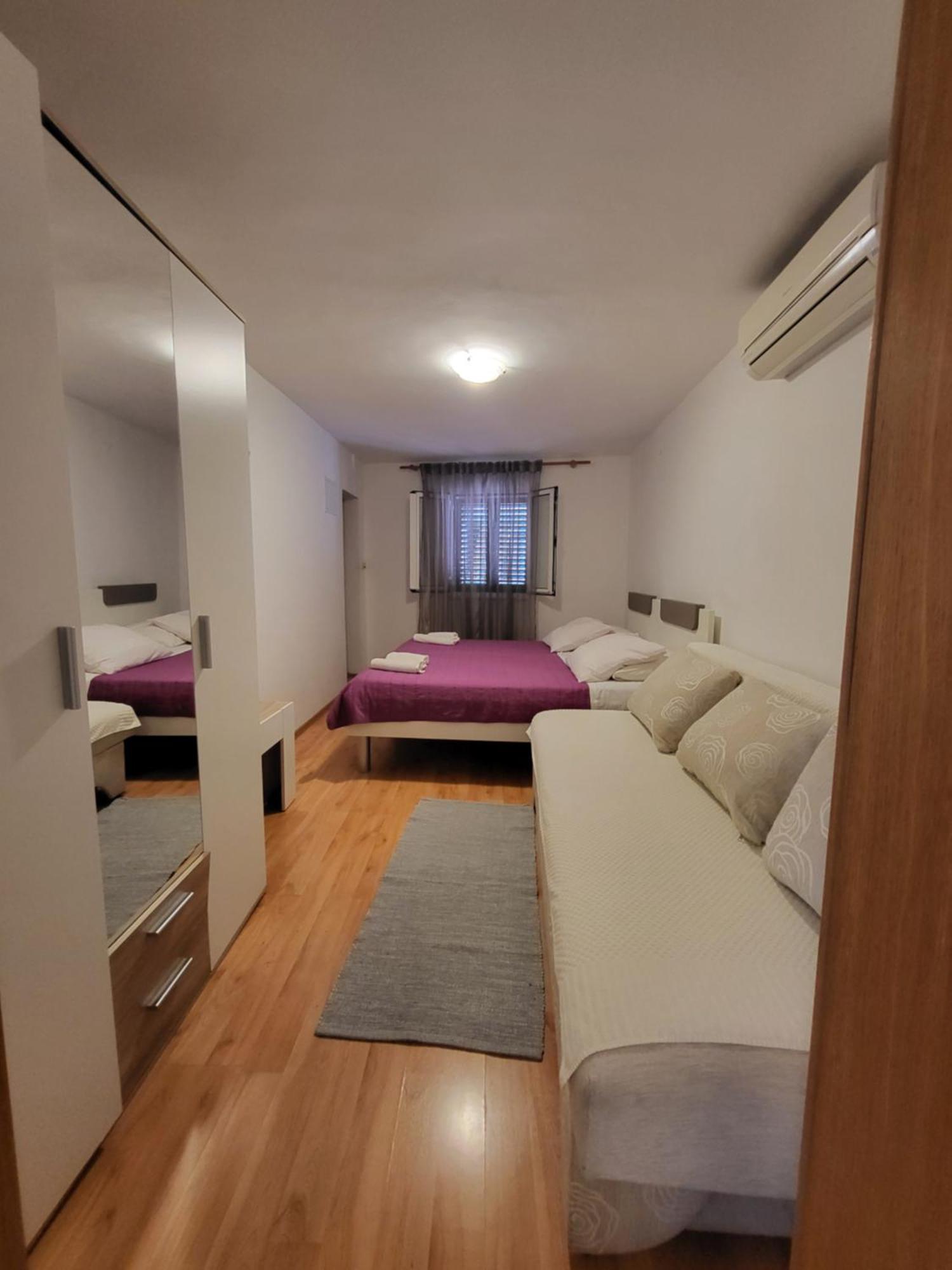 Guest Accomodation Zura Skradin Bagian luar foto