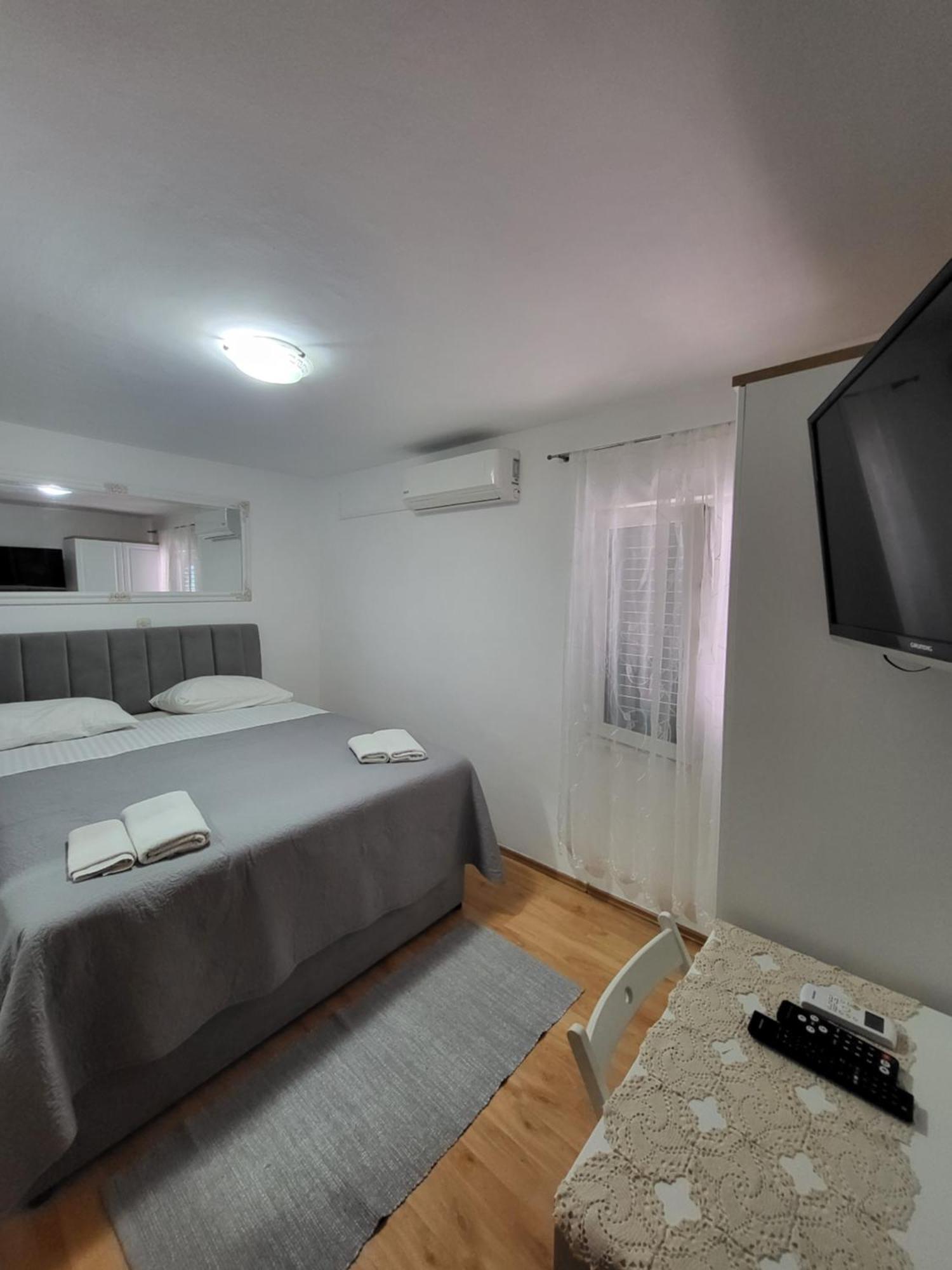 Guest Accomodation Zura Skradin Bagian luar foto