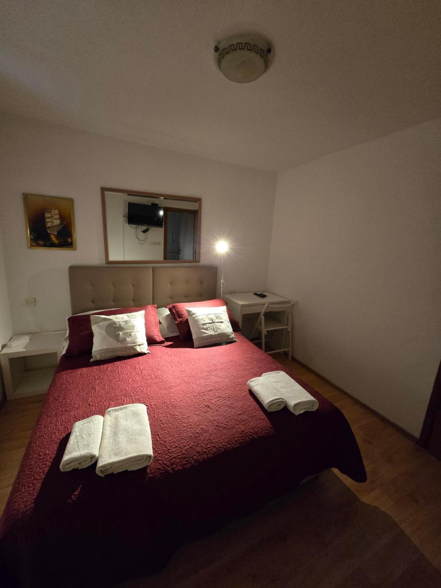 Guest Accomodation Zura Skradin Bagian luar foto