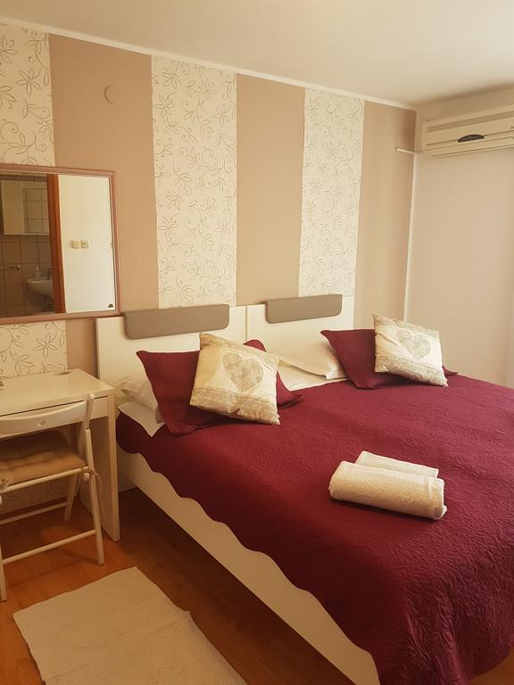 Guest Accomodation Zura Skradin Bagian luar foto